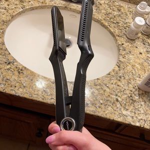 Croc classic black straightner